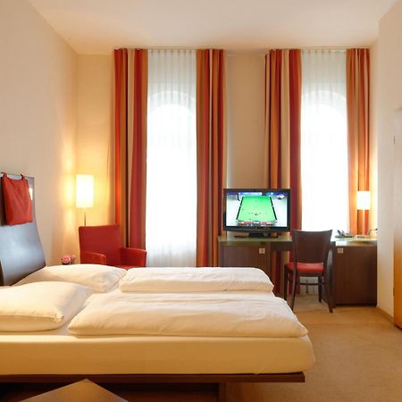 Maris Hotel Щайнхуде Екстериор снимка
