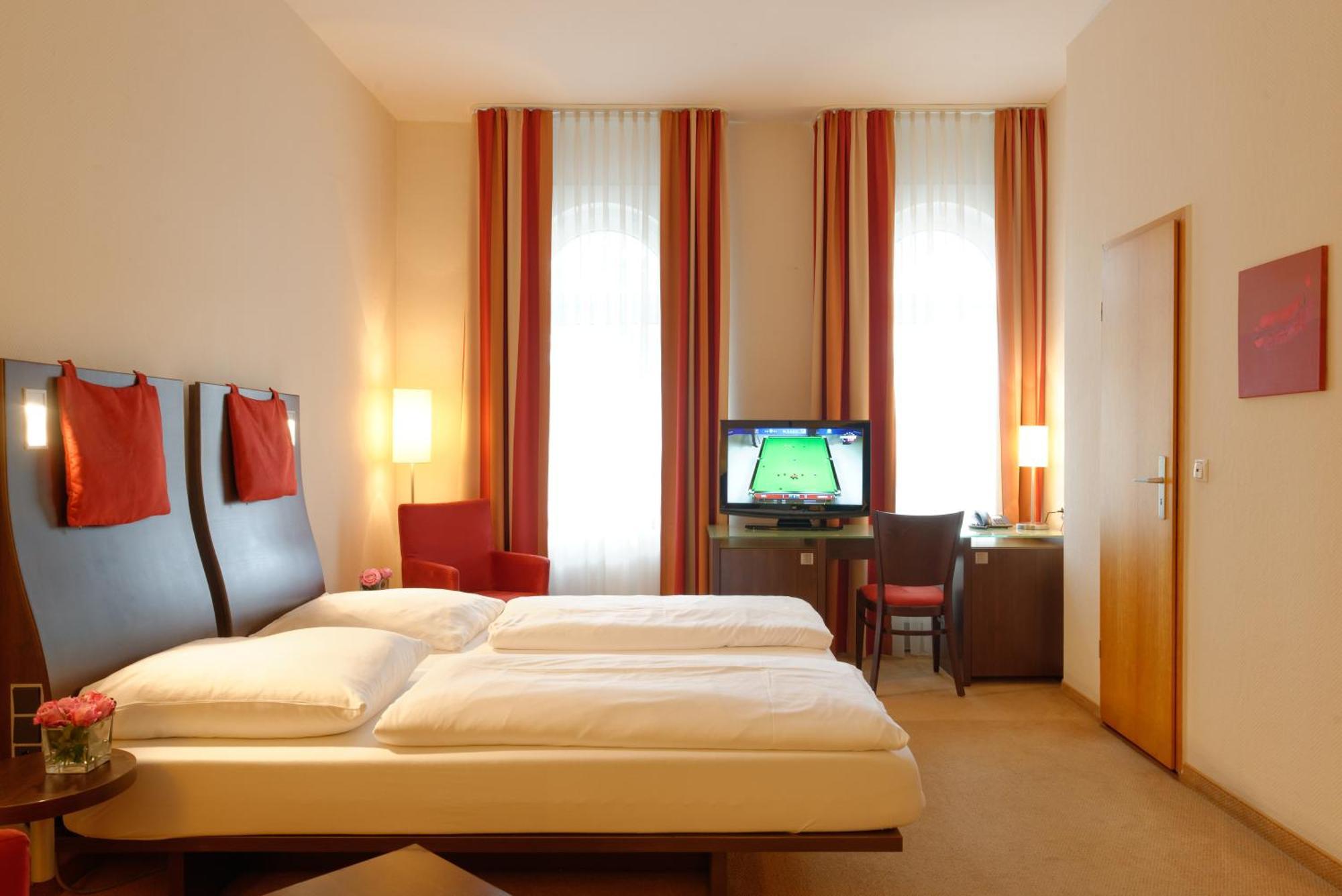 Maris Hotel Щайнхуде Екстериор снимка