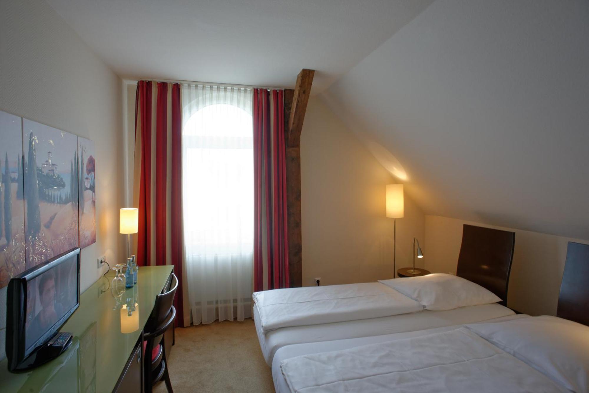 Maris Hotel Щайнхуде Екстериор снимка