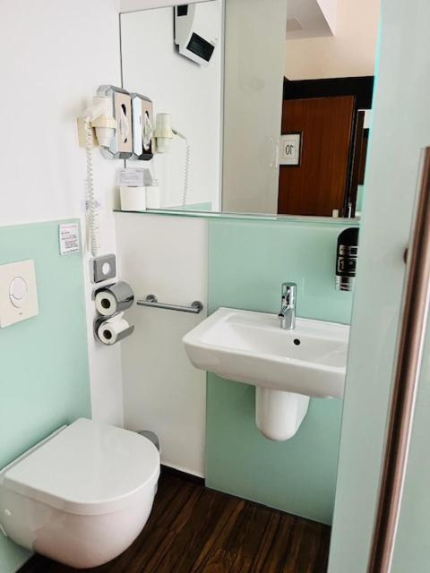 Maris Hotel Щайнхуде Екстериор снимка